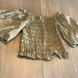 Olive green top‎ w puffy sleeves